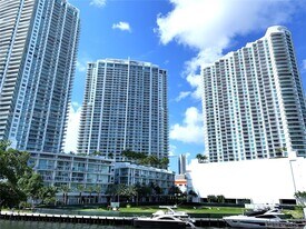 350 S Miami Ave, Unit 3713 in Miami, FL - Building Photo