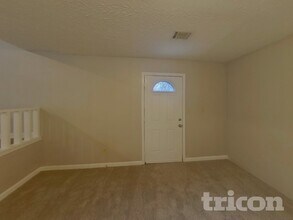 5942 Dan Dr in Ellenwood, GA - Foto de edificio - Building Photo