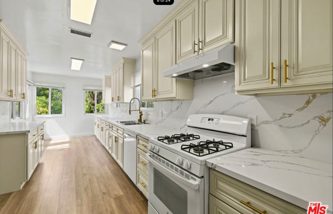 13 Pepper Ct in Inglewood, CA - Building Photo - Building Photo