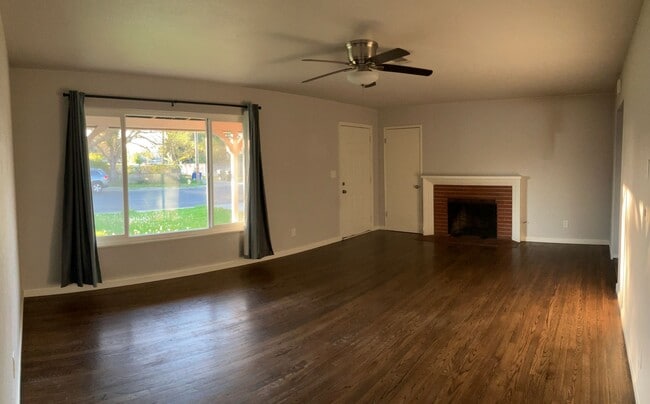 2500 Dana Ln in Modesto, CA - Building Photo - Building Photo