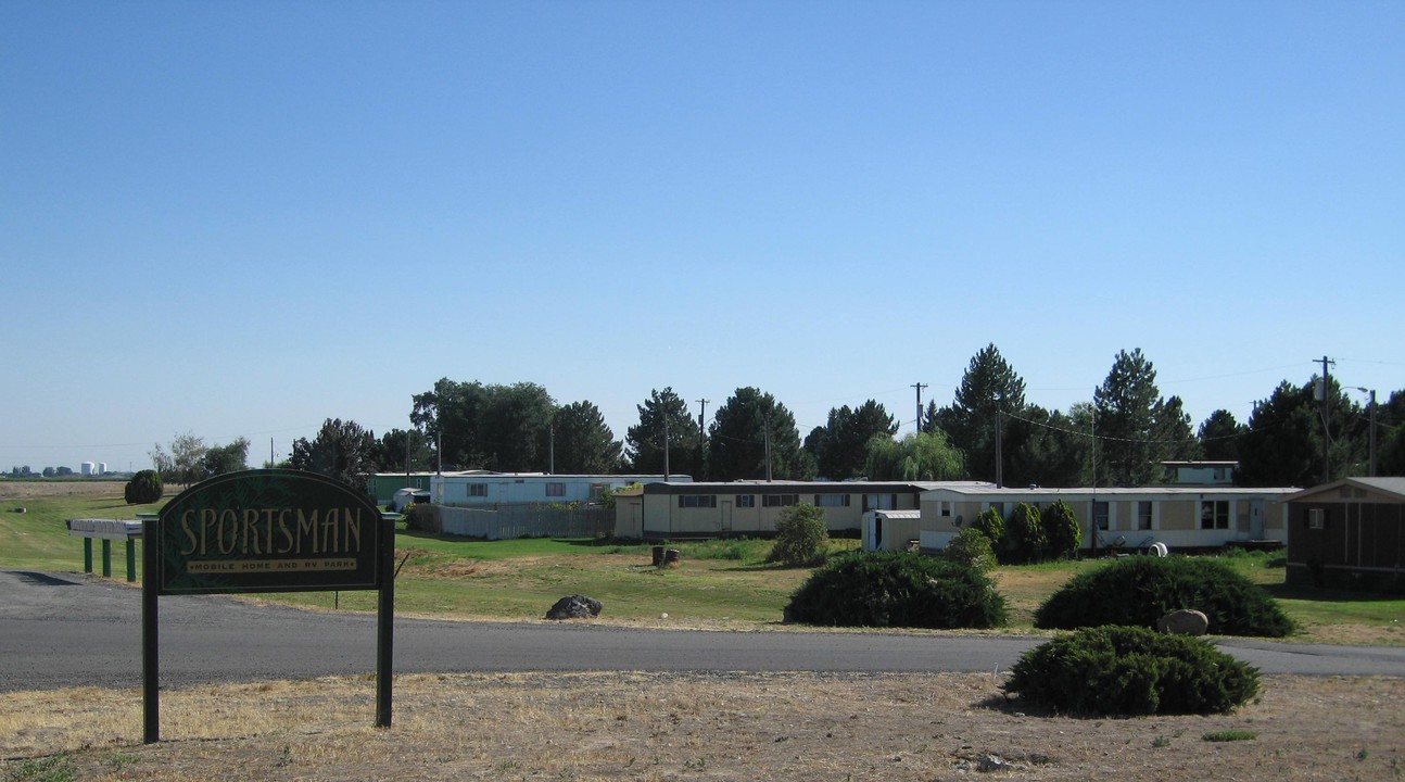 Sportsman MHP in Othello, WA - Building Photo