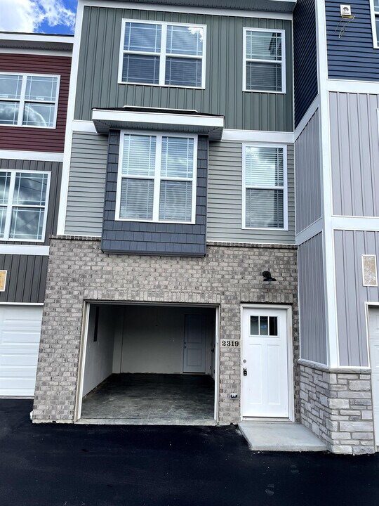 2315 Anderson Rd in Fort Mitchell, KY - Building Photo