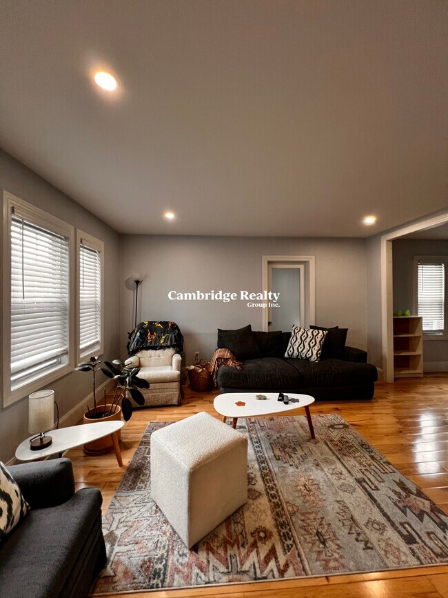 296 Arlington St, Unit 1T in Watertown, MA - Building Photo - Building Photo