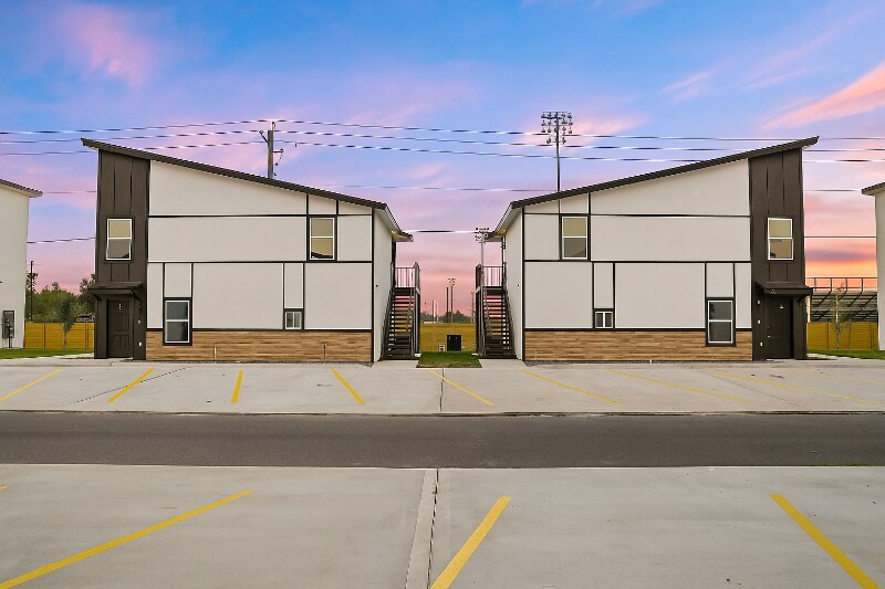 901 Pleasantview Dr in Weslaco, TX - Building Photo