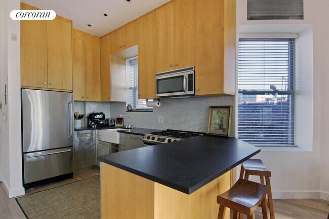 518 E 11th St in New York, NY - Building Photo - Building Photo