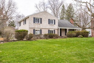 10 Stuyvesant Rd in Pittsford, NY - Building Photo