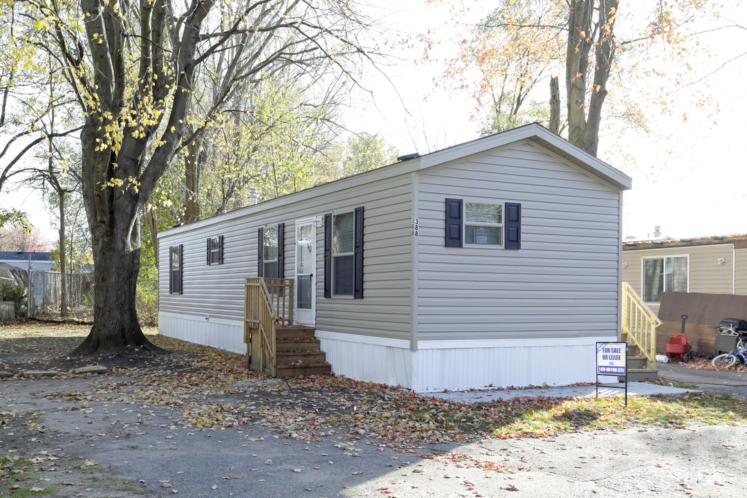 Kentwood Mobile Home Community in Grand Rapids, MI - Building Photo