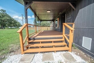 215 Shady Oak St in Somerville, TX - Building Photo - Building Photo