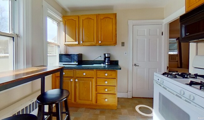 8 Eliot Ave in Brookline, MA - Building Photo - Building Photo