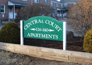 Central Court in East Hartford, CT - Building Photo - Building Photo