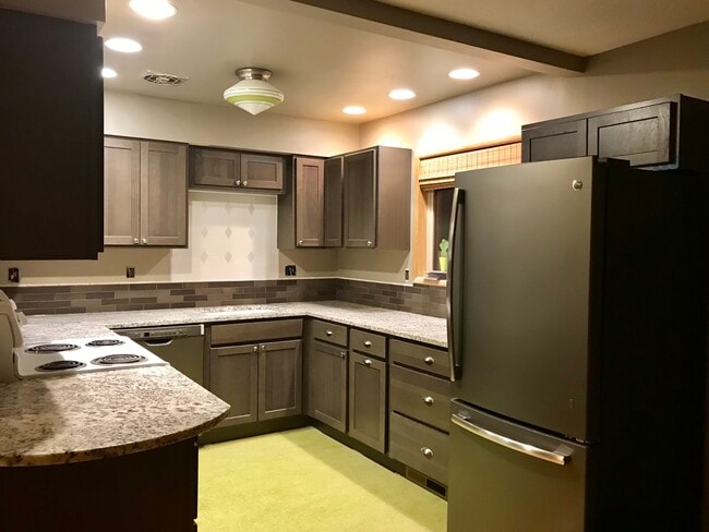 703 SE 70th Ave, Unit 703 in Portland, OR - Building Photo - Building Photo