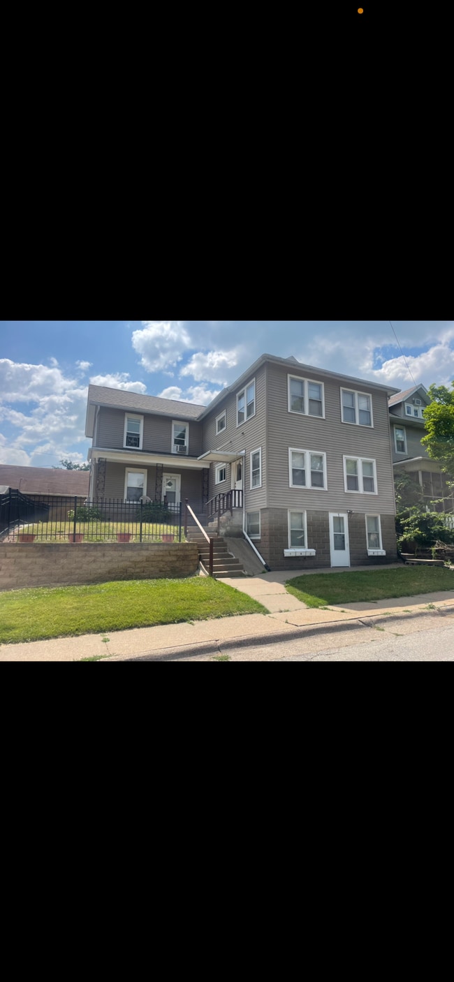 612 Chestnut St, Unit 4 in Muscatine, IA - Building Photo - Building Photo