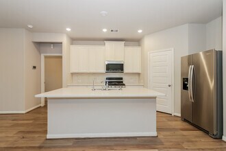 1022 Modesto Dr in Arcola, TX - Building Photo - Building Photo