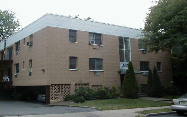 132 Milligan Pl in South Orange, NJ - Building Photo - Building Photo