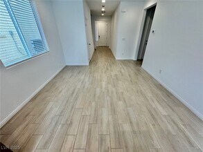 9897 Angel Valley Dr in Las Vegas, NV - Building Photo - Building Photo