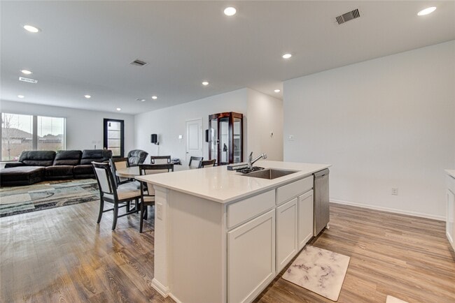property at 2904 Cordova Hl Dr