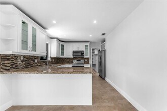9140 SW 45th Terrace in Miami, FL - Building Photo - Building Photo