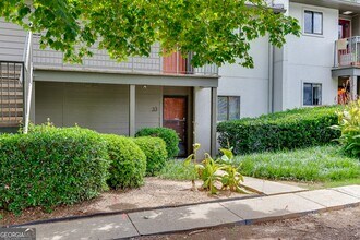 33 Finch Trail NE in Atlanta, GA - Building Photo - Building Photo