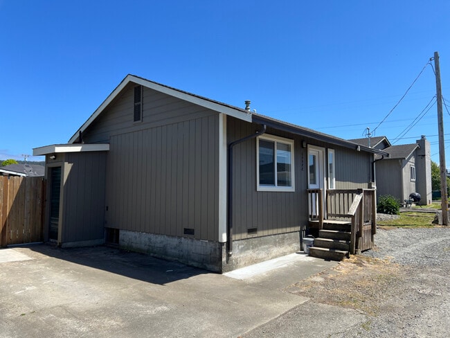 property at 1372 Lincoln Ave