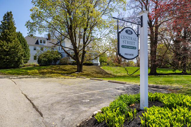 36 Central ST in Andover, MA - Building Photo - Building Photo