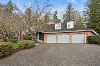22310 NE 62nd Pl in Redmond, WA - Building Photo - Building Photo