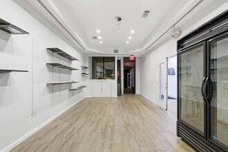 4341 Park Heights Ave in Baltimore, MD - Foto de edificio - Building Photo