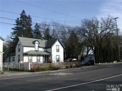 3300 Fulton Rd in Fulton, CA - Foto de edificio