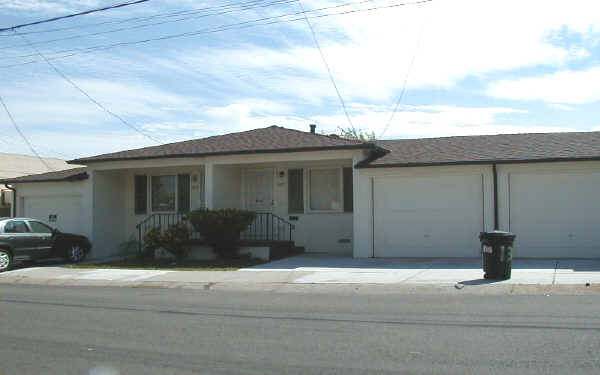 123-139 Ramona St in Pittsburg, CA - Building Photo - Building Photo