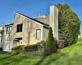 125 Peddlers Dr in Branford, CT - Building Photo - Building Photo