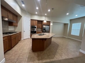 1023 Harvest Mill Dr in Manteca, CA - Foto de edificio - Building Photo