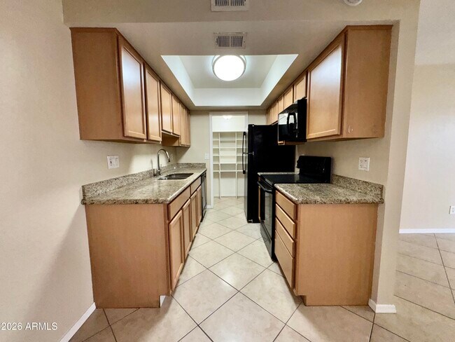 16635 N Cave Creek Rd in Phoenix, AZ - Building Photo - Building Photo