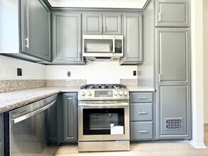 2109 Crenshaw Blvd in Los Angeles, CA - Building Photo - Building Photo