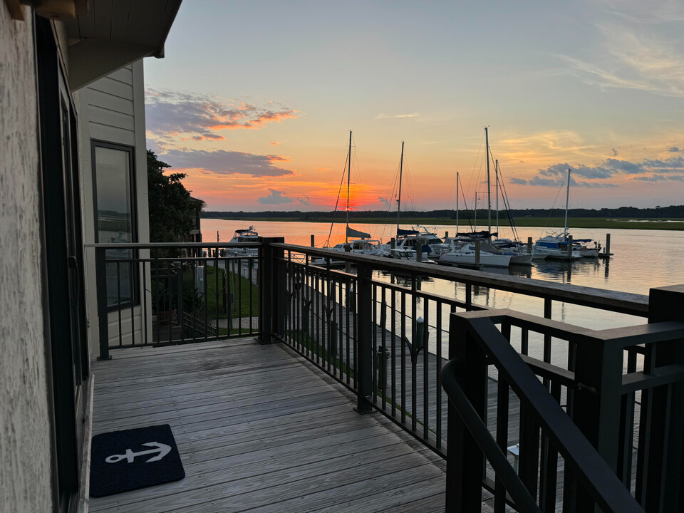 1959 Marsh Oak Ln in Johns Island, SC - Building Photo