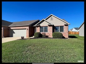 1919 English Oak in Washington, IL - Building Photo