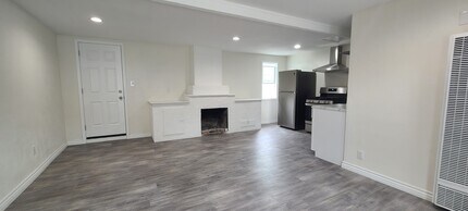 6158 Hayter Ave in Lakewood, CA - Foto de edificio - Building Photo