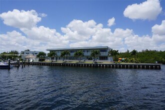 2700 NE 135th St in North Miami, FL - Building Photo - Building Photo