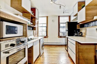 314 6th St in Jersey City, NJ - Building Photo - Building Photo