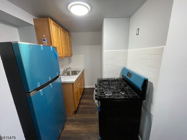 55 Treacy Ave in Newark, NJ - Building Photo - Building Photo