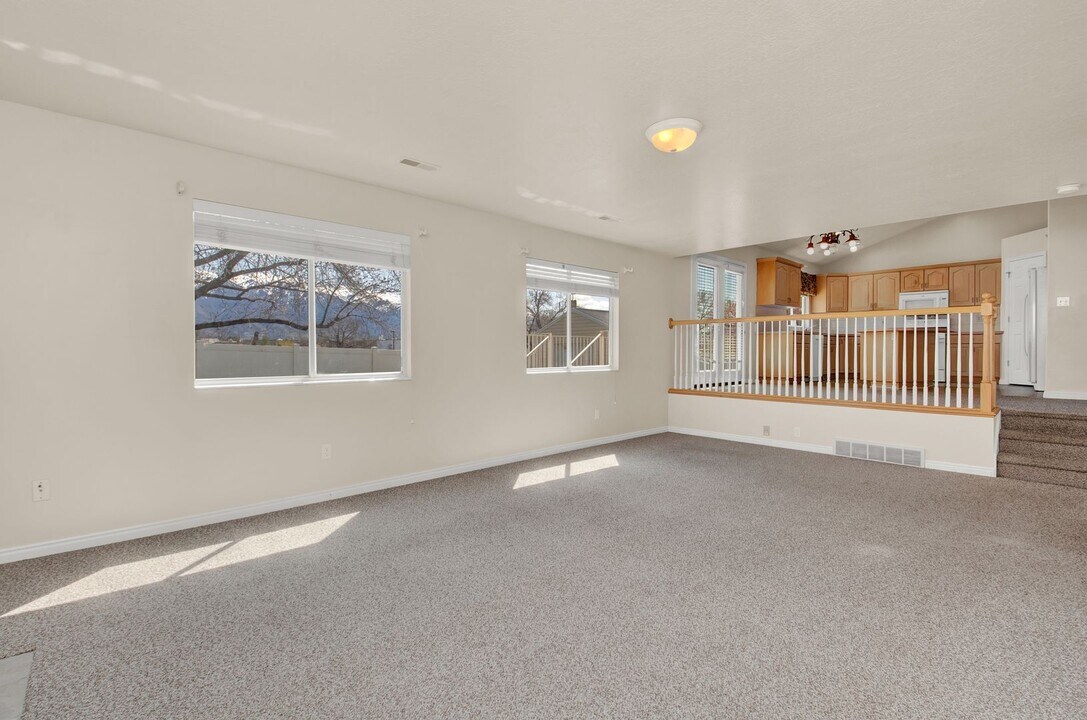 2070 N 650 W in Layton, UT - Building Photo