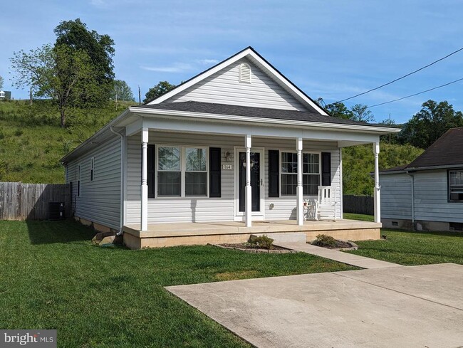 164 N Eberly St in Strasburg, VA - Building Photo - Building Photo