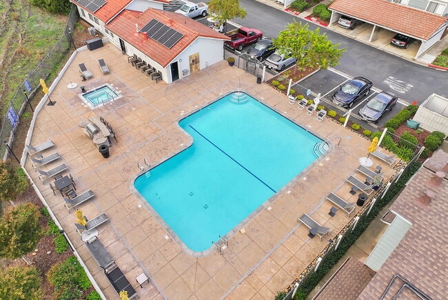 Foothill - Twin Creeks Condos in San Ramon, CA - Foto de edificio - Building Photo