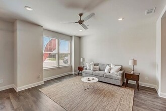 1001 Lifford Ln in Gallatin, TN - Foto de edificio - Building Photo