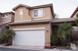 285 Midnight Moon Ln in Simi Valley, CA - Building Photo