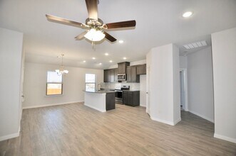 512 Paloma St in Weatherford, TX - Building Photo - Building Photo