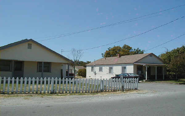 645-655 N Lincoln Ave in Manteca, CA - Building Photo