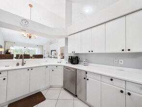 8175 Celeste Dr in Naples, FL - Foto de edificio - Building Photo