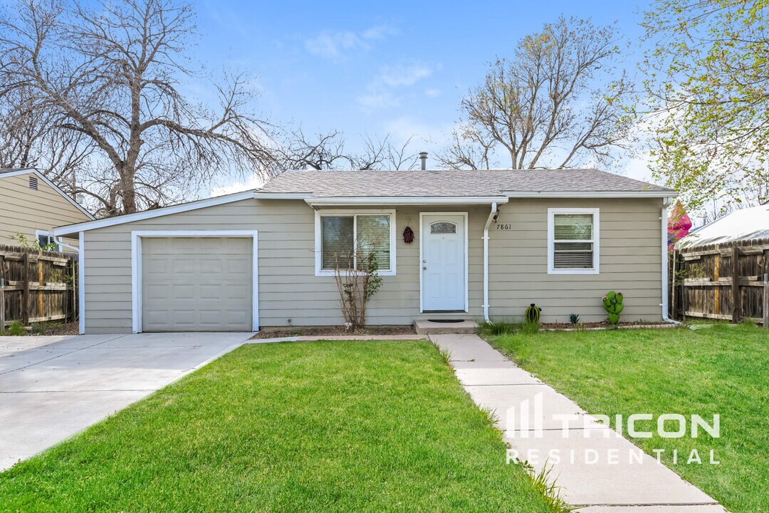7861 Pontiac St in Commerce City, CO - Building Photo