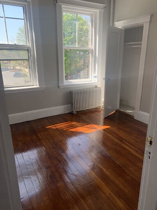 447 Park Dr, Unit 2C in Boston, MA - Building Photo