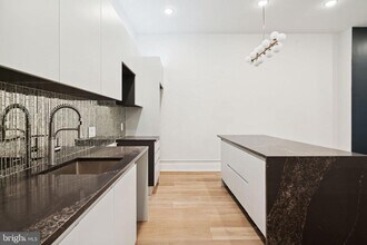 1822 Chestnut St in Philadelphia, PA - Building Photo - Building Photo