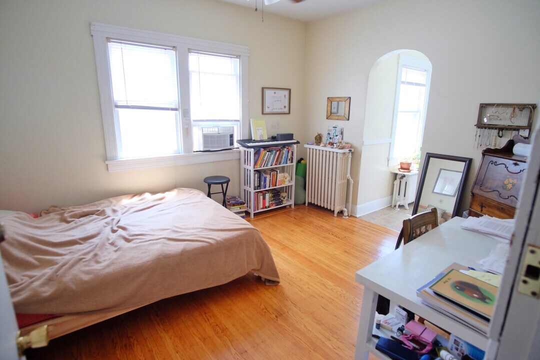 2312 Bryant Ave S, Unit 3 in Minneapolis, MN - Building Photo